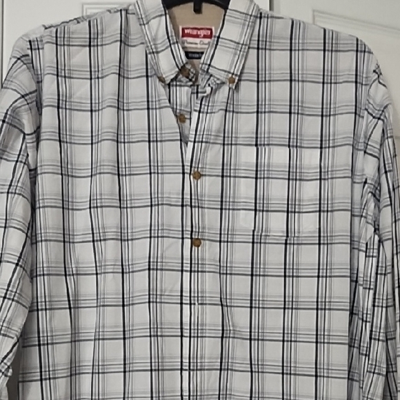 Wrangler Other - Wrangler Men's Black and White Plaid Button Down Shirt
